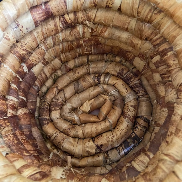 Woven basket 7” - Picture 2 of 2